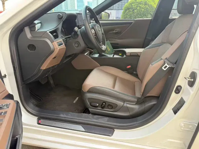Lexus ES — Фото автомобиля 6