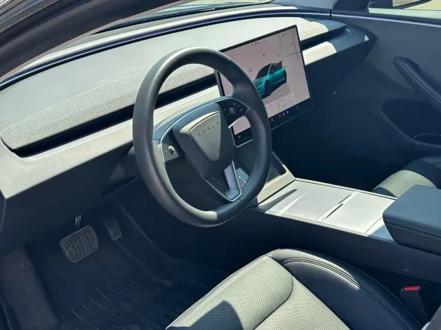 Tesla Model 3 — Фото автомобиля 8