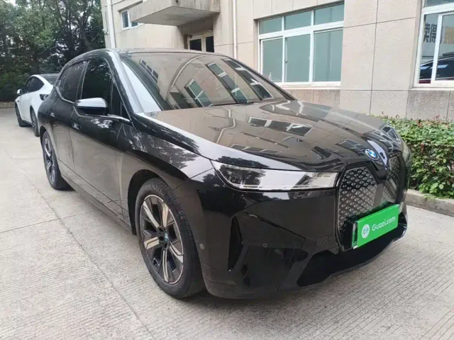 BMW iX — Фото автомобиля 3