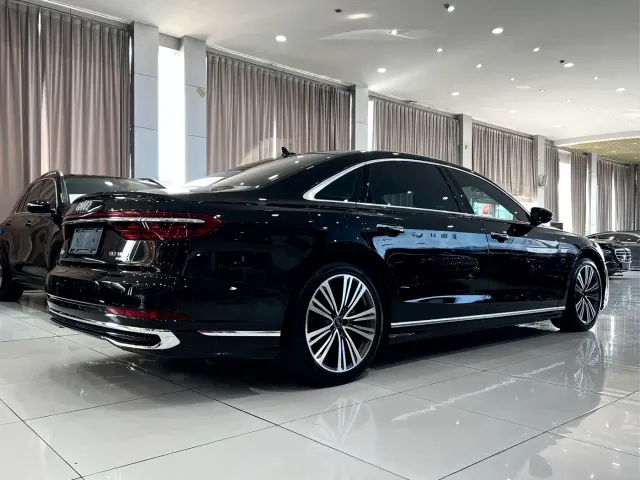 Audi A8 — Фото автомобиля 4