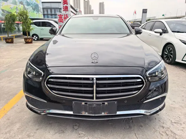 Mercedes-Benz E-Class — Фото автомобиля 2