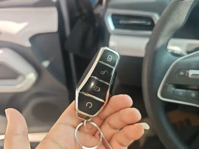 BYD Yuan UP 2024 401KM Leading Edition — Фото автомобиля 8