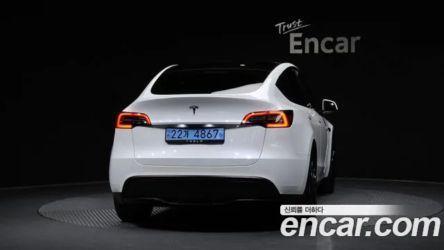 Tesla Model Y — Фото автомобиля 4