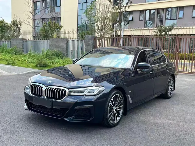 Фотография автомобиля — BMW 5 Series