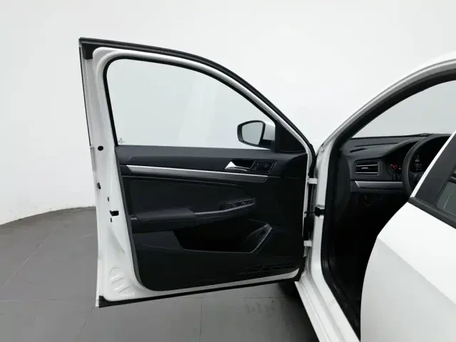 Volkswagen Lavida — Фото автомобиля 8