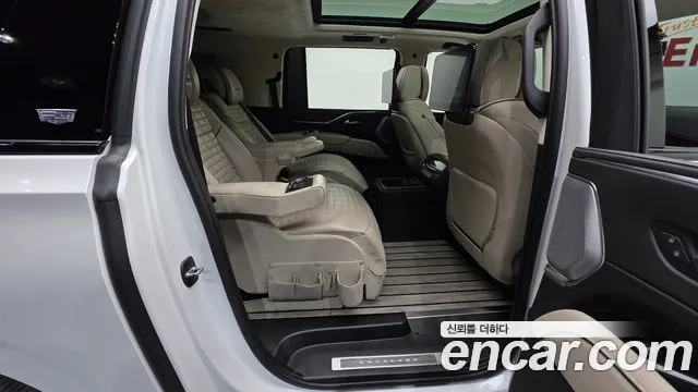 Cadillac Escalade — Фото автомобиля 12