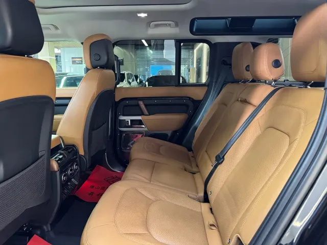Land Rover Defender — Фото автомобиля 17