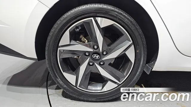 Hyundai Avante CN7 — Фото автомобиля 5