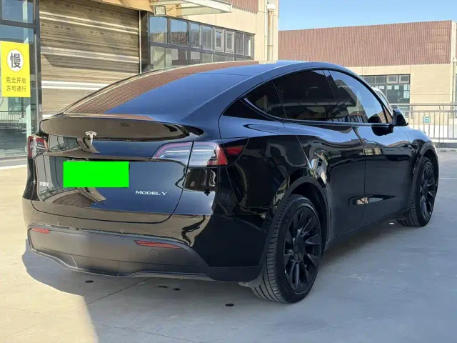 Tesla Model Y — Фото автомобиля 5