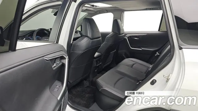 Toyota RAV4 — Фото автомобиля 12