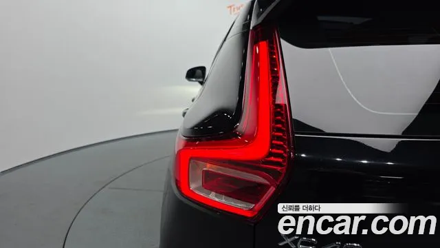 Вольво XC40 B4 Ultimate Bright — Фото автомобиля 21