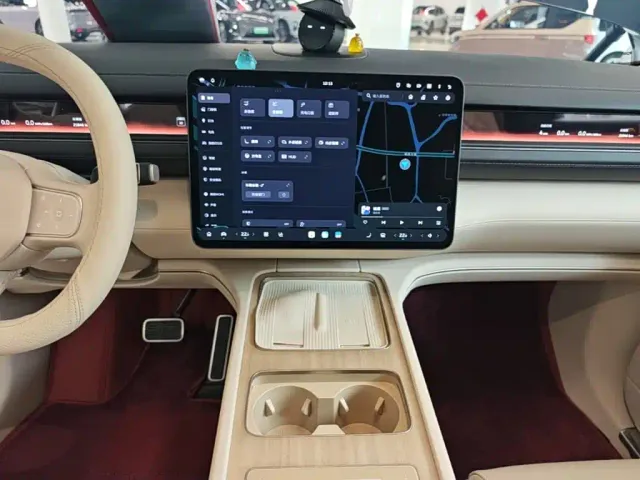 Nio ES8 — Фото автомобиля 12