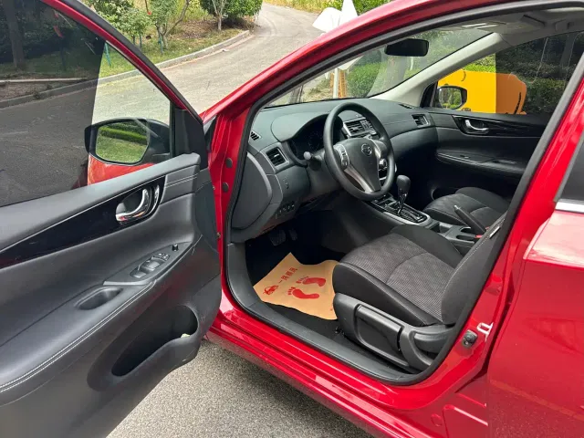 Nissan Tiida — Фото автомобиля 8
