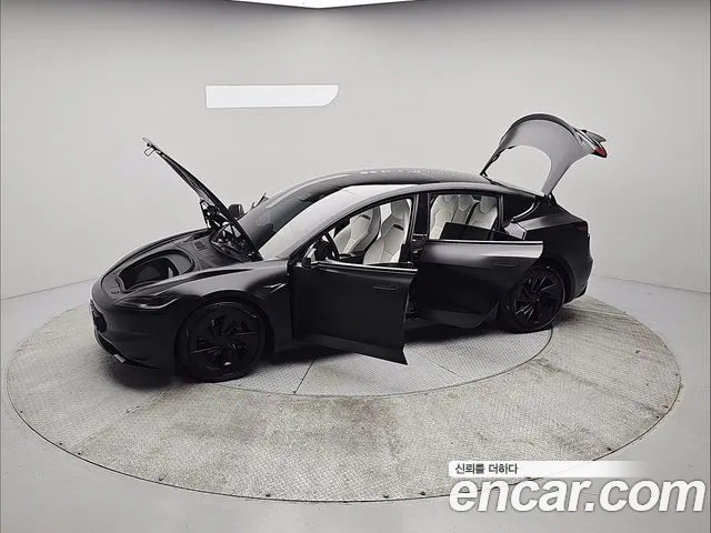 Tesla Model 3 — Фото автомобиля 5