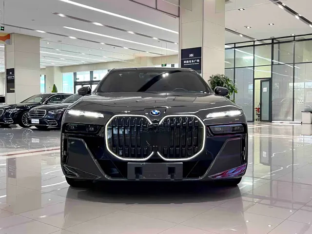 BMW i7 — Фото автомобиля 2