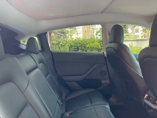 Tesla Model Y — Фото автомобиля 14