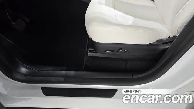 Tesla Model Y — Фото автомобиля 25