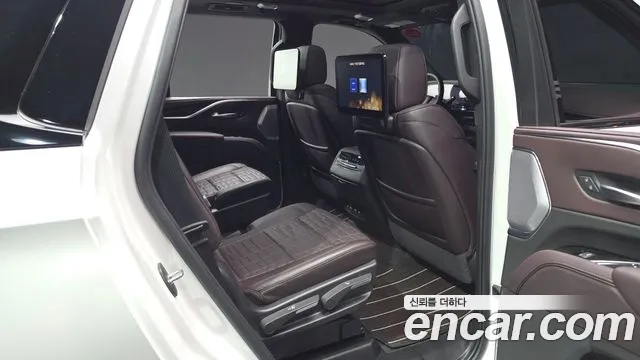 Cadillac Escalade Generation 5 — Фото автомобиля 11