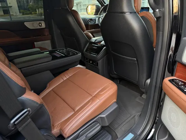 Lincoln Navigator — Фото автомобиля 10