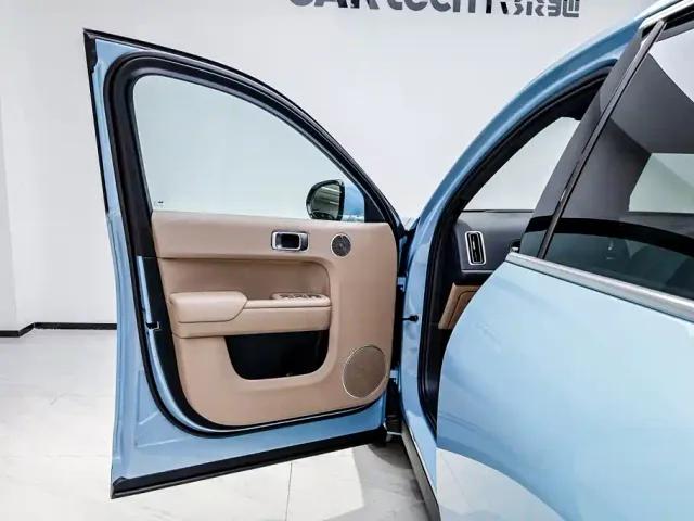 Li Auto L7 — Фото автомобиля 9