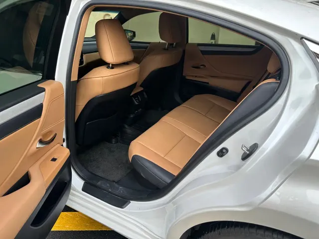 Lexus ES — Фото автомобиля 17