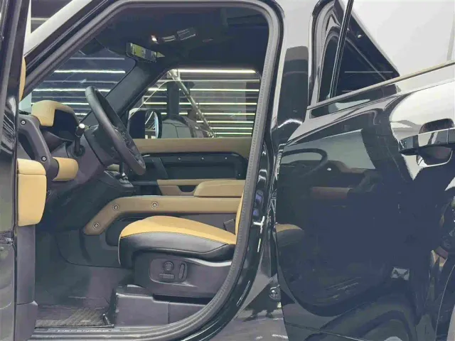 Land Rover Defender — Фото автомобиля 8