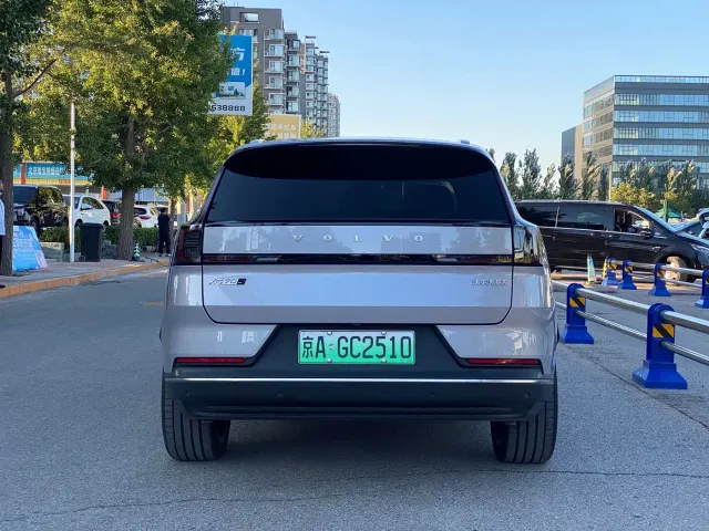 Volvo XC70 Plug-in Hybrid — Фото автомобиля 5