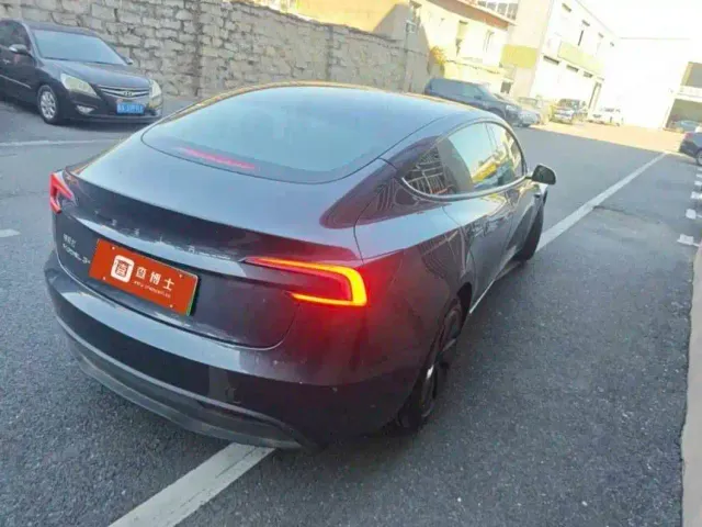 Tesla Model 3 — Фото автомобиля 2