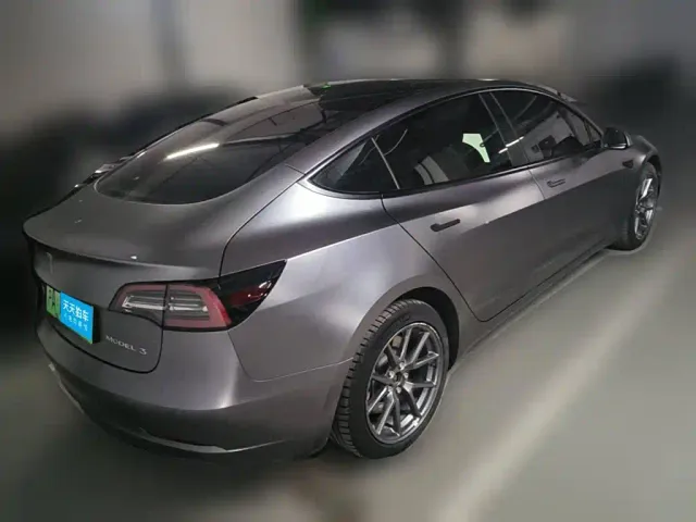 Tesla Model 3 — Фото автомобиля 2