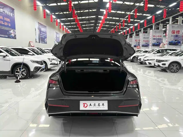 Hyundai Elantra — Фото автомобиля 15