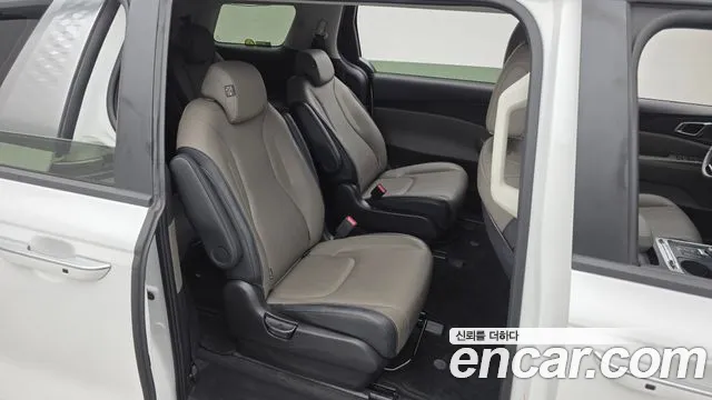 Kia Carnival Generation 4 — Фото автомобиля 12