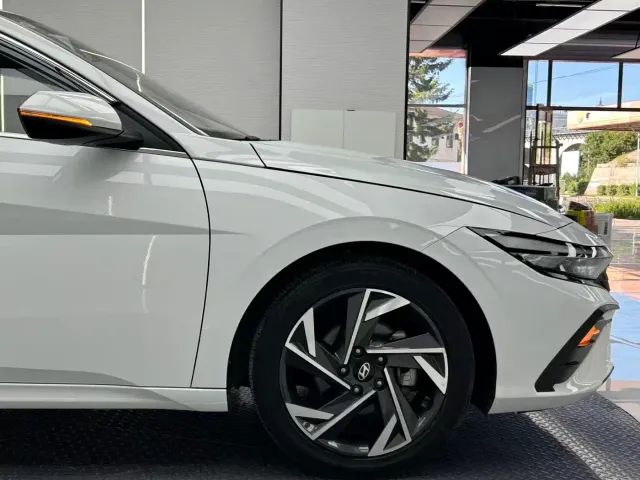 Hyundai Elantra — Фото автомобиля 8