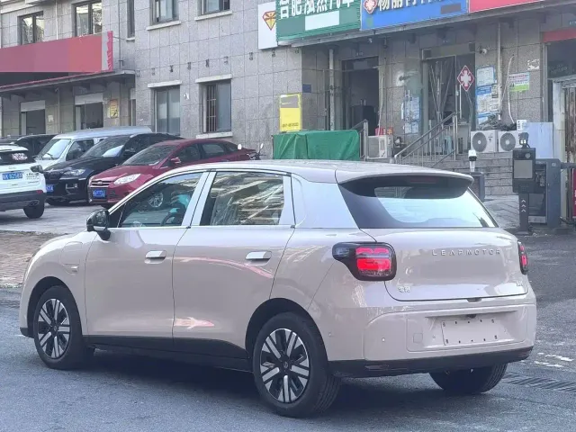 Leapmotor A05 — Фото автомобиля 3