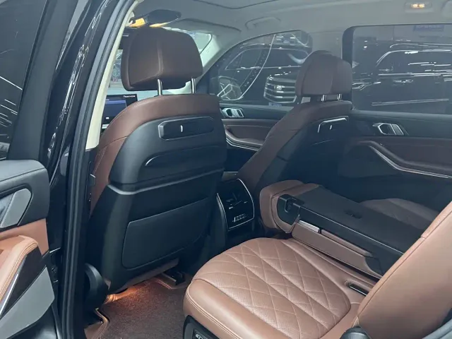 BMW X7 — Фото автомобиля 6
