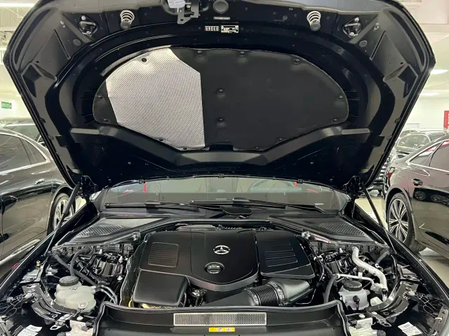 Mercedes-Benz E-Class — Фото автомобиля 16