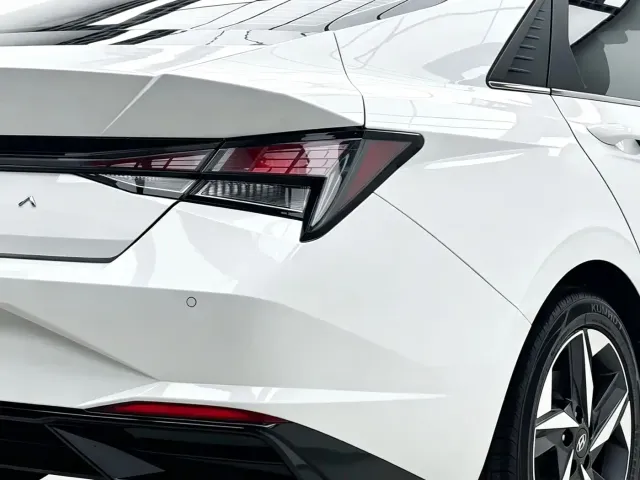 Hyundai Elantra 2022 1.5L CVT GLX Elite Edition — Фото автомобиля 9