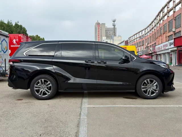 Toyota Sienna — Фото автомобиля 15