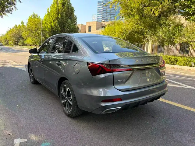 Roewe i5 — Фото автомобиля 5