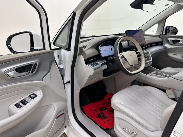 Roewe iMAX8 — Фото автомобиля 14