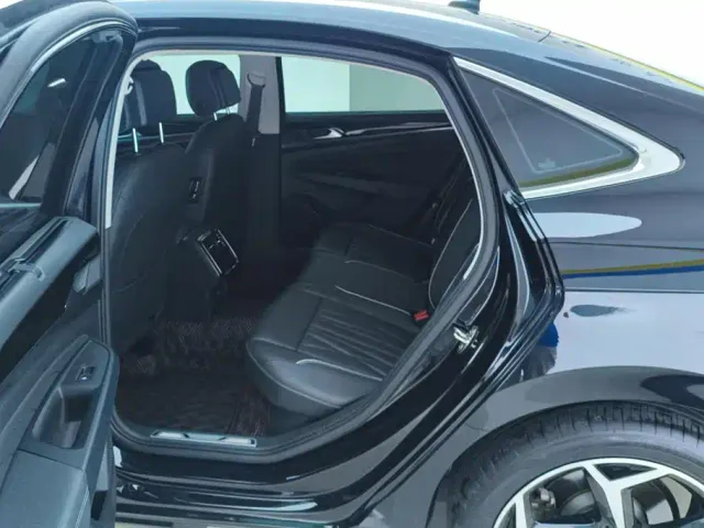 Volkswagen Passat — Фото автомобиля 11