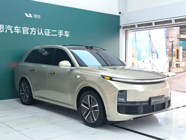 Li Auto L8 — Фото автомобиля 3
