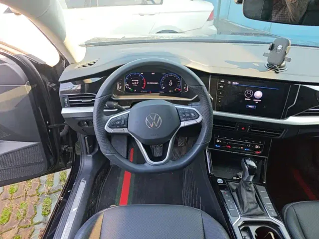 Volkswagen Passat — Фото автомобиля 14