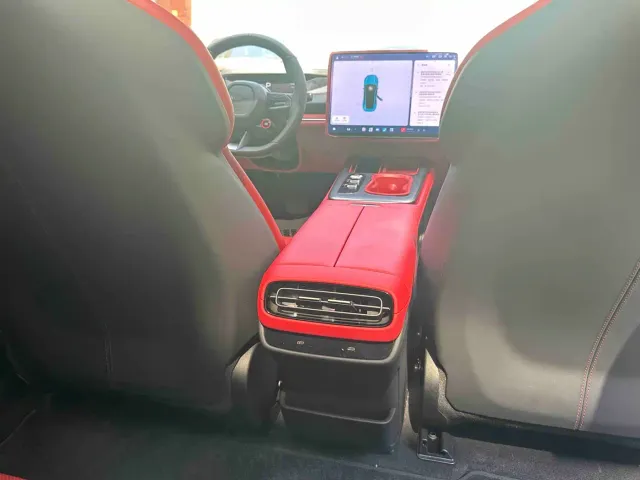 Xiaomi SU7 — Фото автомобиля 11