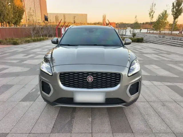 Jaguar E-PACE — Фото автомобиля 2