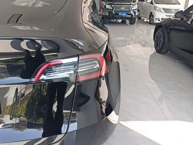 Tesla Model Y — Фото автомобиля 7