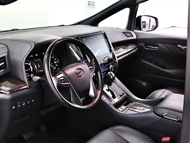 Toyota Alphard — Фото автомобиля 11