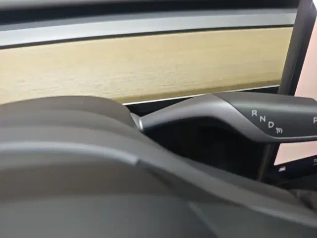 Tesla Model Y — Фото автомобиля 13
