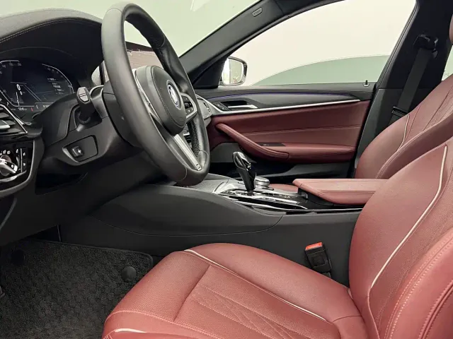 BMW 5 Series — Фото автомобиля 3