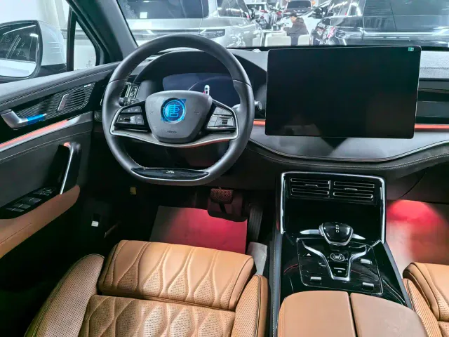 BYD Tang — Фото автомобиля 13