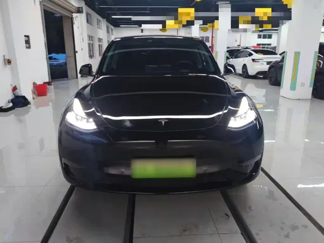 Tesla Model Y — Фото автомобиля 2